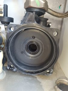 παλιός κυκλοφορητής θέρμανσης βλάβη σε επιτοίχιο λέβητα φυσικού αερίου Αθήνα